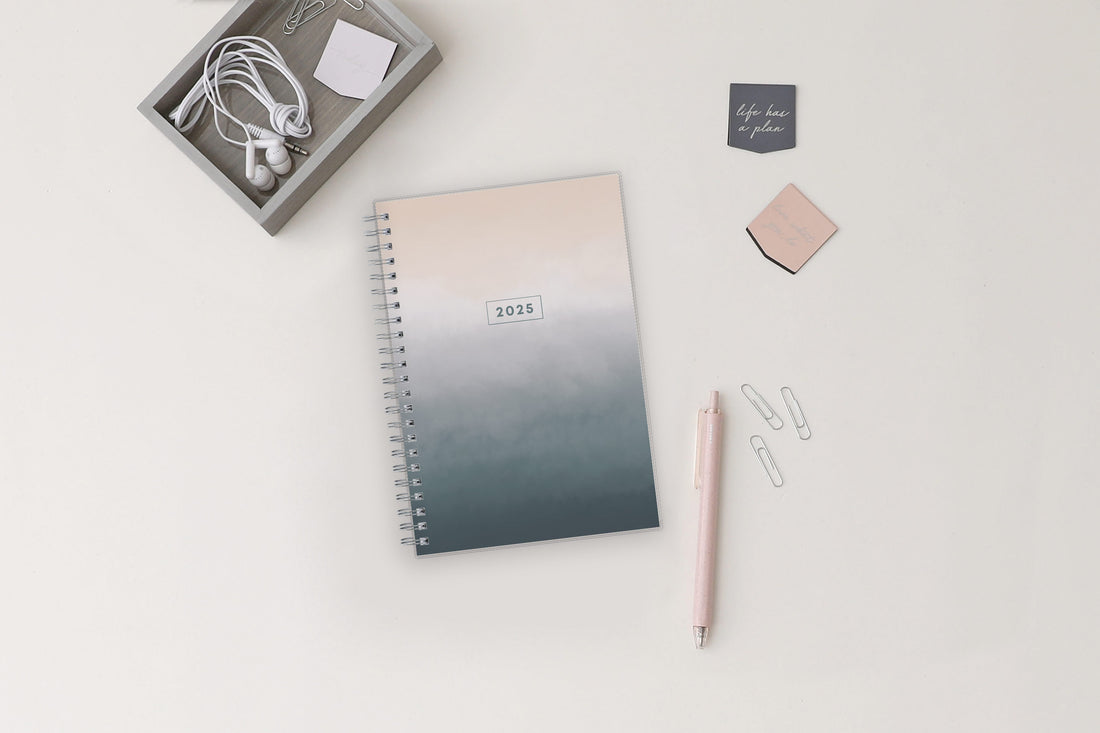 Montauk 2025 Weekly Monthly 5x8 Planning Calendar