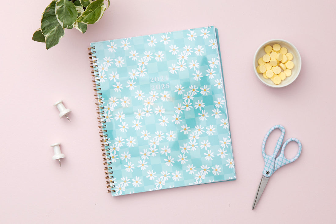 cute and fun daisy patterned student planner weekly monthly 8.5x11 size for July 2024- June 2025