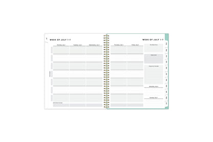The  student planner features a weekly spread with an optimized layout for each class and sections for note-taking, projects, and assignments